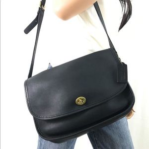 Coach • vintage crossbody city bag black